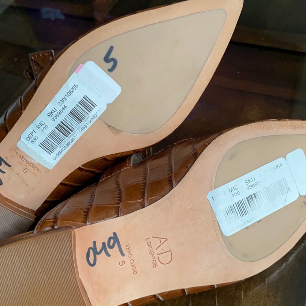 AD & DAUGHTERS Jemma Croc Embossed Leather Mules. - Picture 8 of 11